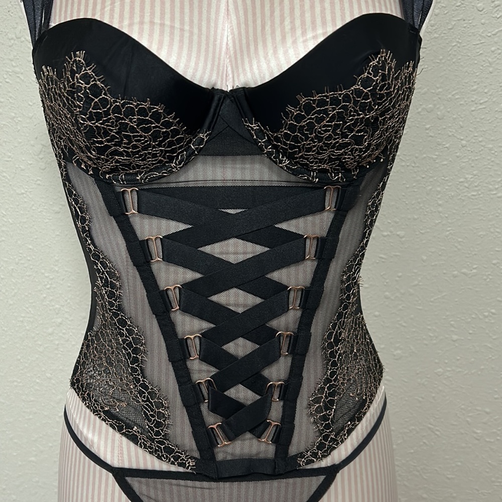 1 day sale Luxe VS Corset Set - Picture 4 of 10